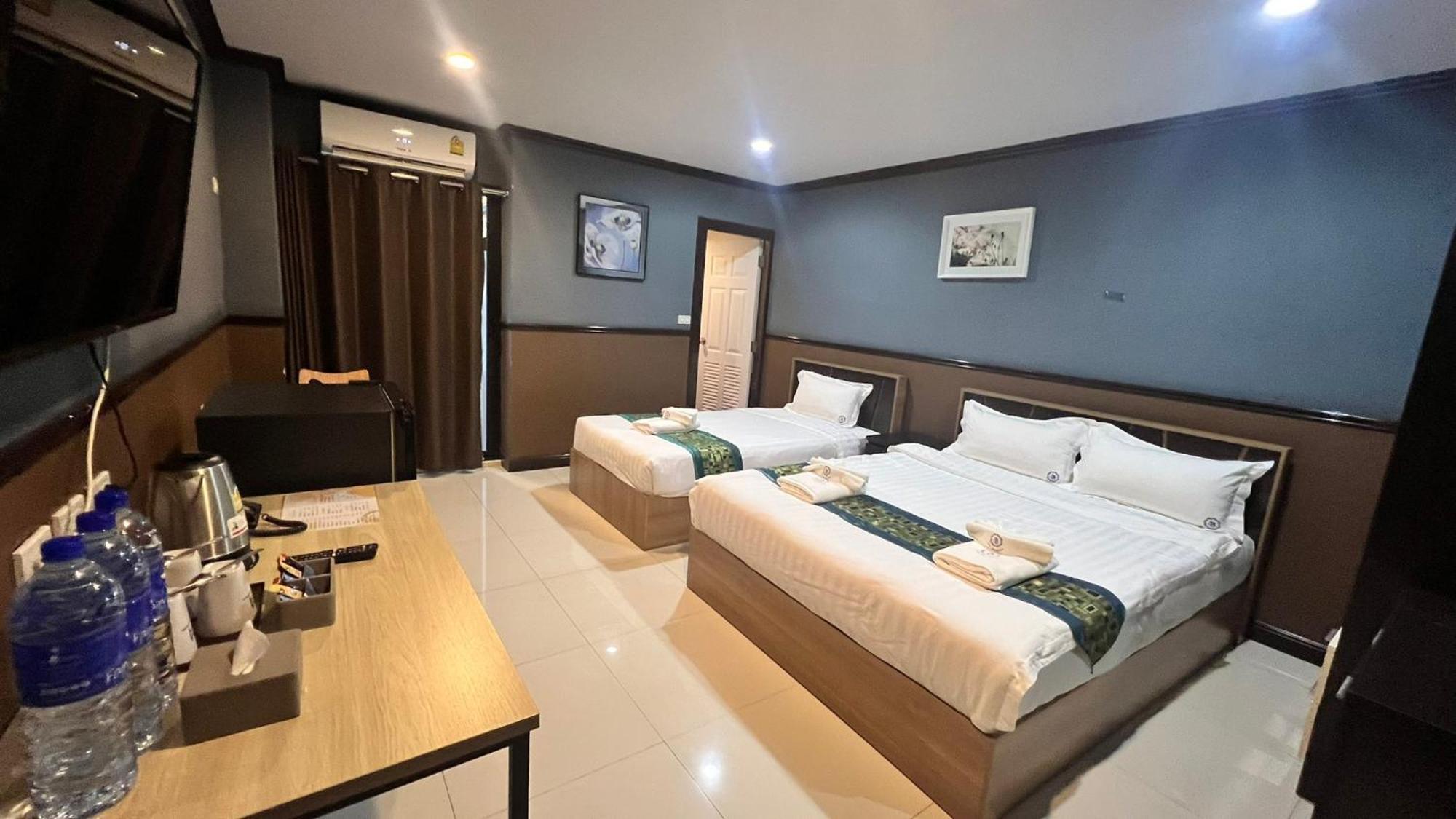 The Breton Hotel Media Bangkok Extérieur photo