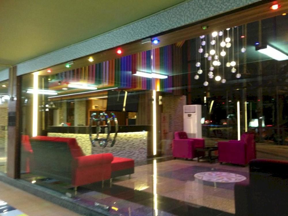 The Breton Hotel Media Bangkok Extérieur photo