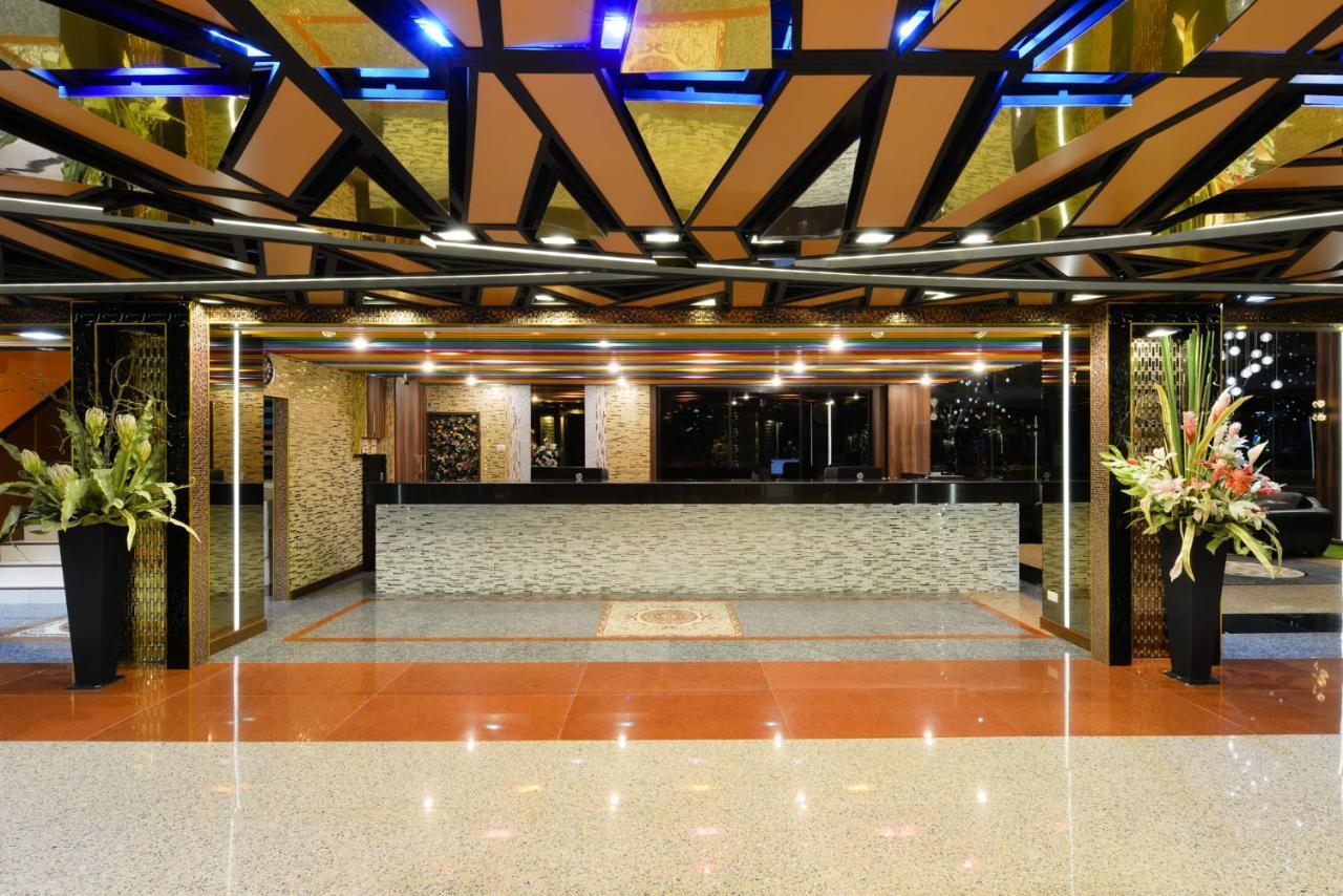 The Breton Hotel Media Bangkok Extérieur photo