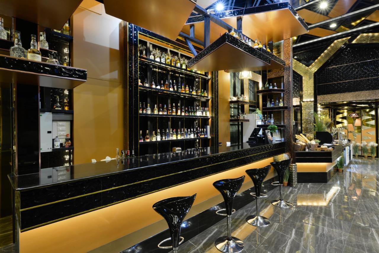 The Breton Hotel Media Bangkok Extérieur photo
