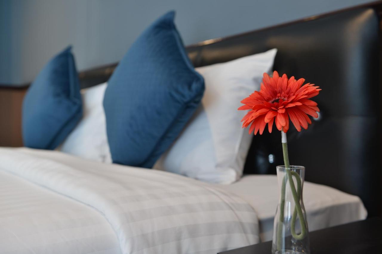The Breton Hotel Media Bangkok Extérieur photo