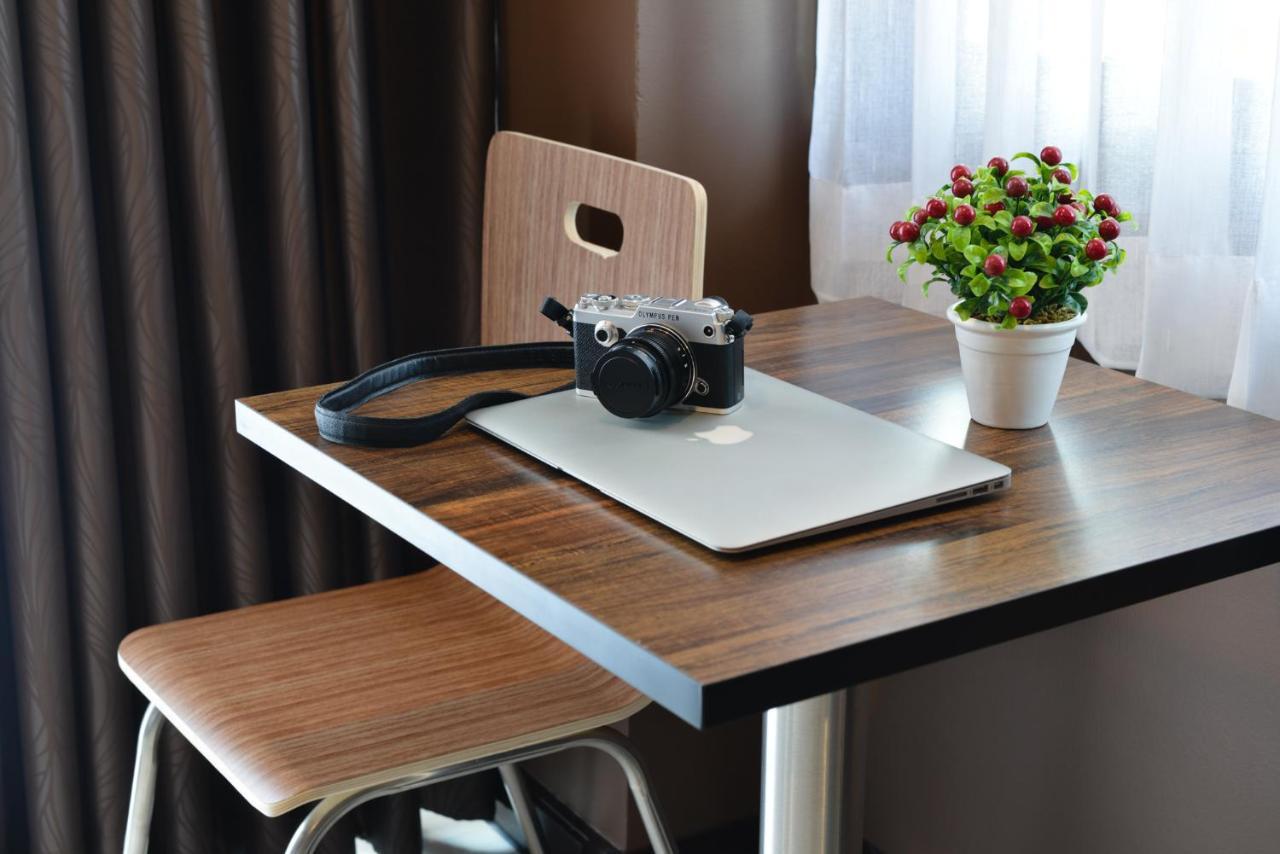 The Breton Hotel Media Bangkok Extérieur photo